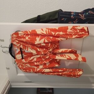 NWT Gorgeous tropical crop tie front top